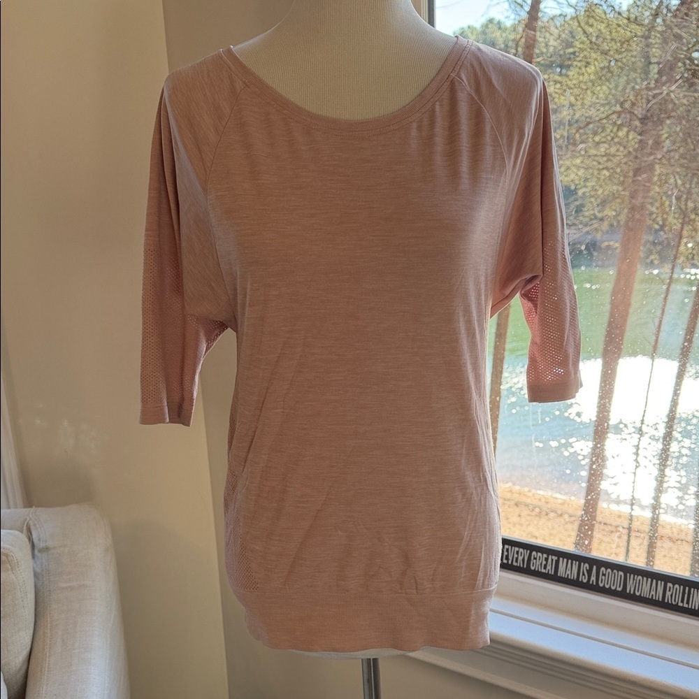 Sweaty Betty Raglan 3/4 Sleeve, Mesh back Top, Medium, Like New